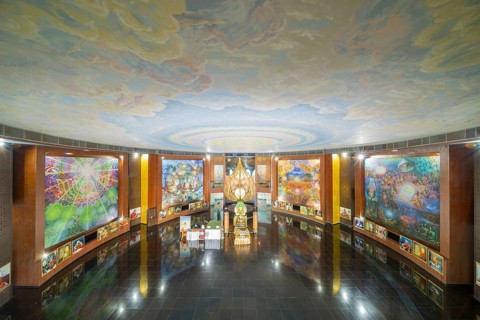 Main hall of the elephant temple Thep Wittayakhom Vihara, Wittayakom, mural and golden lotus