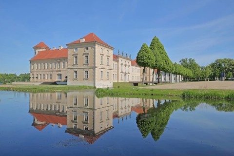 Renaissance castle built in 1566 with reflection in the Rhine, castle, Rheinsberg, Ruppiner