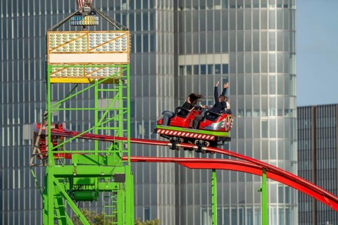 Wilde Maus Achterbahn XXL, Rheinkirmes in den Rheinwiesen in Düsseldorf-Oberkassel, behind the GAP