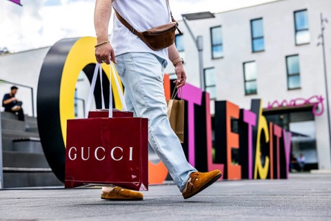 Shopping in Outletcity Metzingen. The 500 premium and luxury brands focus on clothing, but also