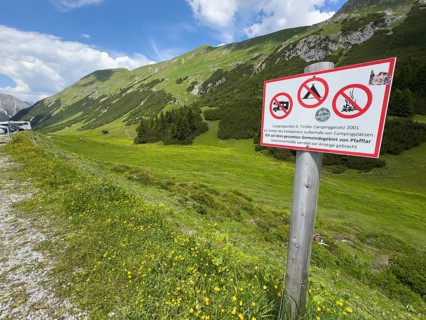 Camping ban sign, Hahntennjoch, Tyrol, Austria