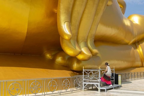 Largest Buddha statue in Thailand (Luang Pho Yai: the statue shows Buddha in the so-called
