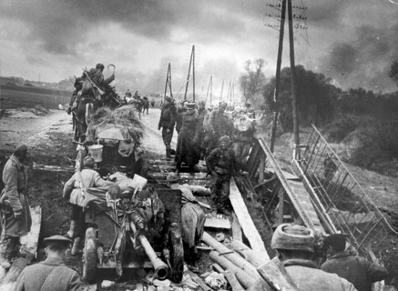Arduous advance to Vienna, Russian soldiers with heavy equipment, Austria, March 1945 After the