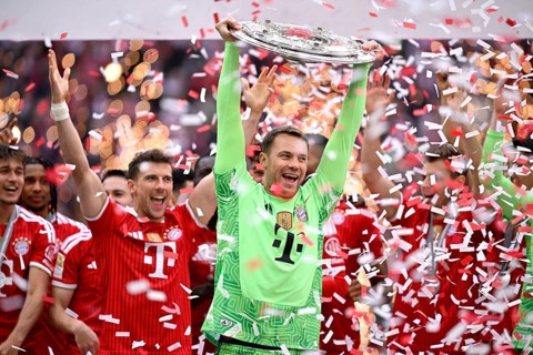 Goalkeeper Manuel Neuer FC Bayern Munich FCB (01) Leon Goretzka FC Bayern Munich FCB (08)