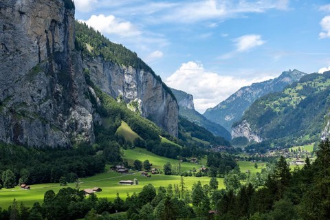 View of the picturesque Lauterbrunn Valley, mountain landscape, Lauterbrunnen, Bernese Oberland,