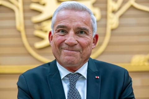 Thomas Strobl, CDU, new president of the state parliament. Portrait in front of the national coat