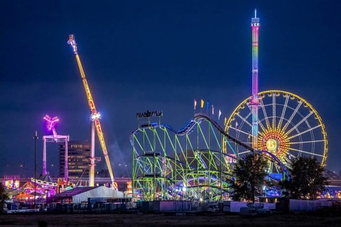 Rhine fair in the Rheinwiesen in Düsseldorf-Oberkassel, rides in the evening, with lots of