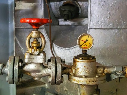 Detailed photos from the engine room of the former freighter Cap San Diego, museum ship in the Port
