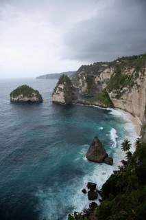 Impressive coastal scenery with distinctive cliffs and stormy seas under cloudy sky, Diamond Beach,