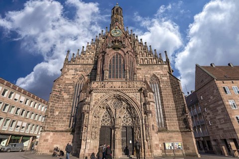 Church of Our Lady, built as a hall church from 1352 to 1362, Nuremberg, Hauptmarkt, Middle
