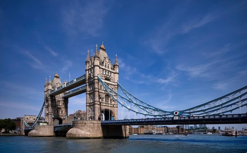 Thames, Tower Bridge, Canary Wharf behind it, The City of London, London, England, Great Britain,
