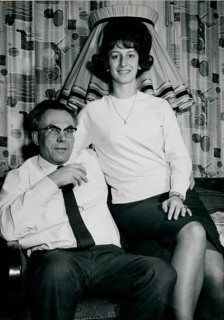 A couple are sitting in a living room featuring 1960s fashion and interior design, Herbert Jacobi