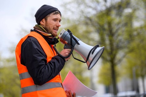 Henning Jeschke trying to revolutionize the New Generation in front of the Reichstag building,