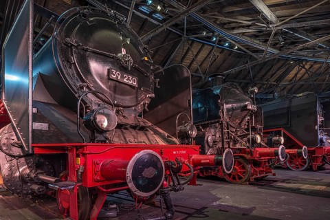 Unit locomotive 39 230 built in 1923 and four-cylinder compound locomotive 18 612 built in 1927 in