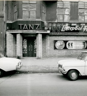 Berlin, Schöneberg, West Berlin, Bülowstr. 6, a building with war damage, nightclub, dance bar,