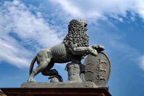 Heraldic Lion, Ehrenhof, Schlossplatz, Stuttgart, Baden-Württemberg, Germany