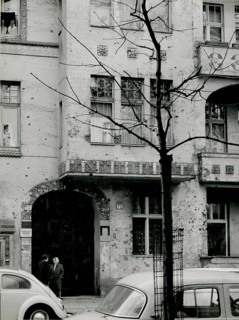 Berlin, Charlottenburg, Niebuhrstr. 77, Gründerzeit buildings, VW Beetles, war damage, West Berlin,