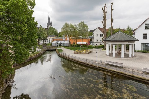 Lippequelle, Armeniusquelle and city view with Kath. St. Martin Parish Church, Bad Lippspringe,