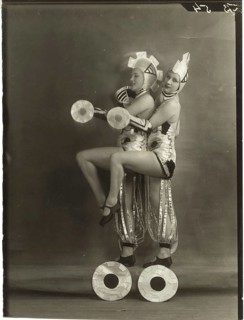 Revue, cabaret, actress, dance, performance, Berlin, twenties, two woman in artistic costumes pose