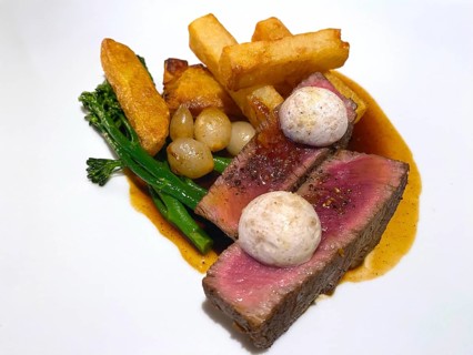Plate dish, beef steak, bloody, English, medium rare fried, beef tenderloin, beef filet, french