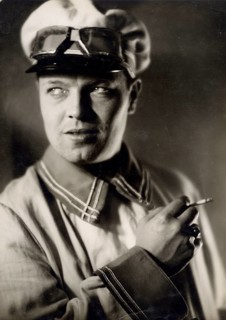 Hans Brausewetter, 1899-1943, actor, film, homosexual, arrest, man in uniform with cigarette and