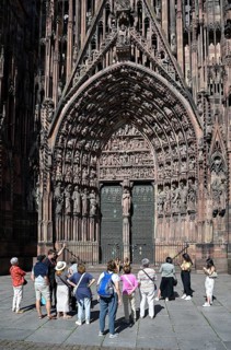 Tourists in front of the Cathédrale Notre Dame de Strasbourg, Strasbourg Cathedral, UNESCO World