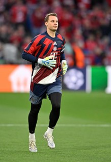 Warm-up training goalkeeper Manuel Neuer FC Bayern Munich FCB (01) Soccer UEFA Champions League CL