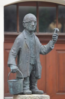 Cucumber Alex Fountain by Egon Ruggaber 1906, memorial to cucumber seller Alexander Otto, modern