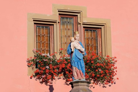Figure of Mary on fountain in front of the Bürgerstube, Turckheim, Haut-Rhin, Alsace, Grand Est,