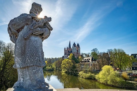 Nepomuk statue on the Old Lahn Bridge, the Lahn and the cathedral in Limburg an der Lahn, Hesse,
