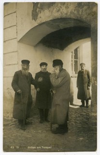 Riga, Latvia, Jews, men, synagogue, Jewish quarter, German occupation, World War I, group of men in