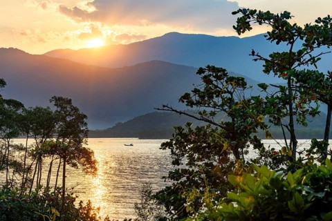 Sunset between the sea and the mountains of Bertioga on the coast of Sao Paulo, Bertioga, Sâo