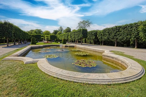 Chamber Garden, pond, enclosed, water lilies, fountain, Schönbrunn Palace, former summer residence