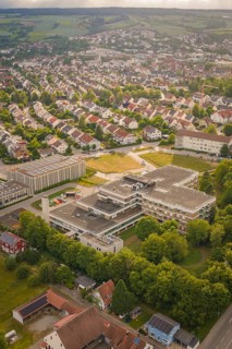 Aerial view of a city with a large central building and surrounding residential buildings, new IGZ,