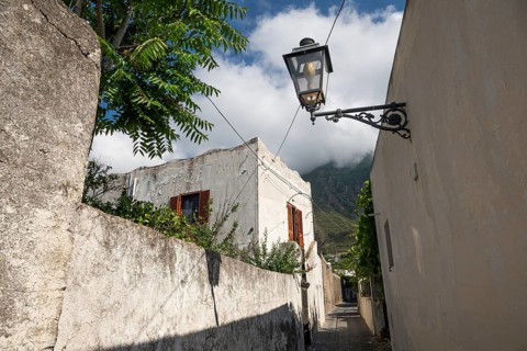 Alley, alleyway lamp, whitewashed house, Malfa, Salina, Aeolian or Lipari Islands, southern Italy,