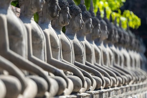 Row of Buddha statues (Bhumispara-mudra, Buddha Gautama at the moment of enlightenment), Great