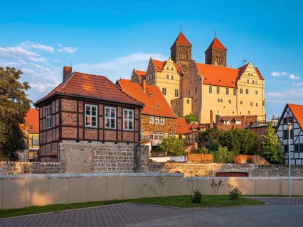 The Schlossberg with the collegiate church of St. Servatii and the Renaissance castle above the