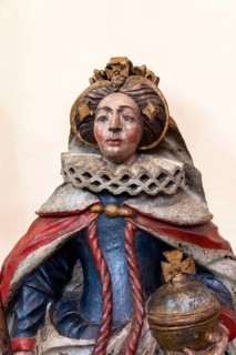 Detail of wooden carved effigy of Queen Elizabeth 1 c 1570, St Mary Redcliffe Church, Bristol,