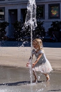 Girl, 4 years, blonde, playing barefoot with water, water playground, fountain field, market