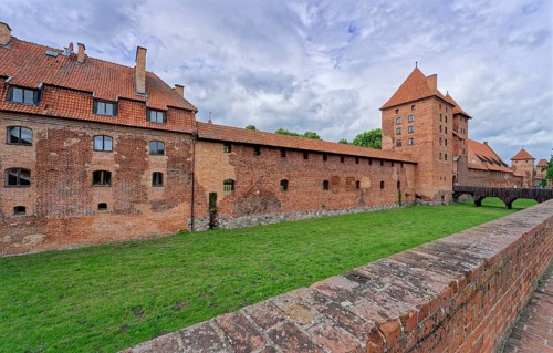 External fortifications of Malbork. The Malborku Castle, Zamek w Malborku, is a neo-Gothic lowland