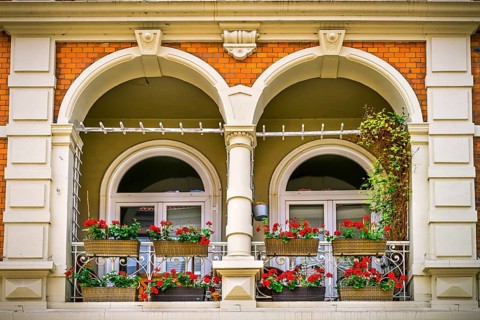 Balcony with flower boxes of a residential and commercial building in the Sachsentor in Bergedorf,