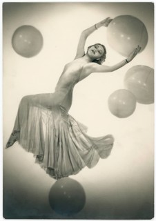 Thora Wells, dancer, Casino de Paris, cabaret, revue, elegant dancing woman in a flowing dress