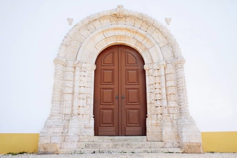 Entrance portal of the Igreja Matriz de Alvor church, Alvor, Algarve, Portugal