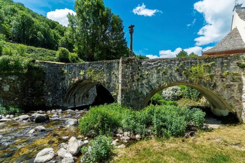 Saint Chely-d'Aubrac, Aubrac Regional Natural Park, pilgrims bridge, Way of St James, Aveyron