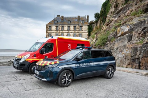 French police emergency vehicle, Peugeot 3008 Hybrid radio patrol car from the French National