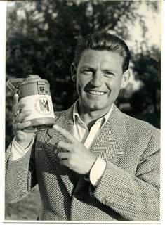 Jupp Hussels, actor, 1901-1986, Winterhilfswerk, WHW, collection box, National Socialism, smiling