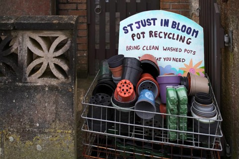 Sign, metal basket, recycling, plant pot recycling, St Just in Penwith, Cornwall, England, Great