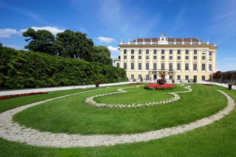 Chamber Garden, view of west wing, Schönbrunn Palace, former summer residence of the Habsburgs,