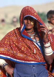 Woman wearing traditional clothes in the Thar desert, Rajasthan, India