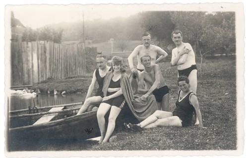 Munich, bathing, swimwear, woman, men, leisure, fun, summer, A group of friends relaxing in